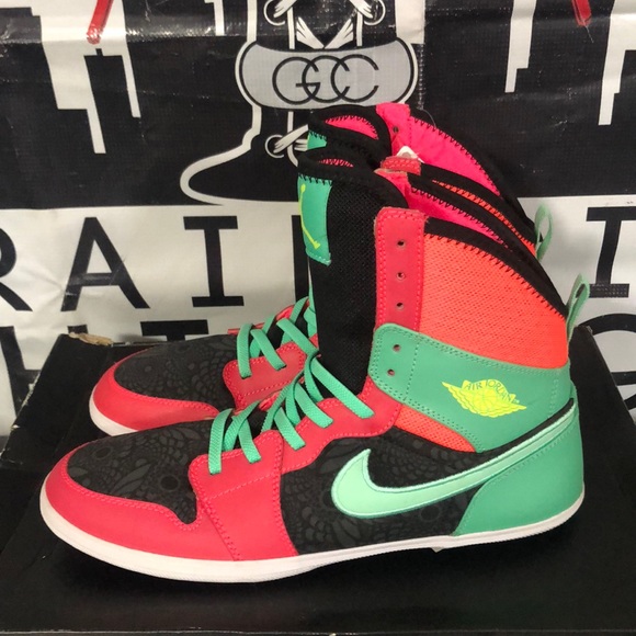 Women’s Jordan 1 - Picture 4 of 8